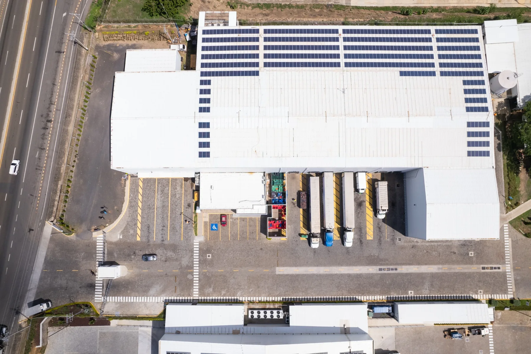Paneles solares sobre las instalaciones de Las Condes